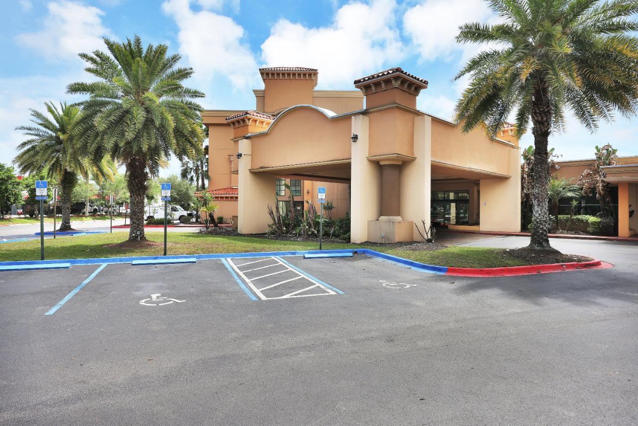 Ramada By Wyndham Jacksonville I-95 By Butler Blvd Exterior foto